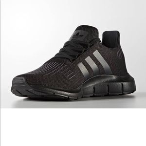 Adidas Swift Run - Women’s 9/Boys 7
